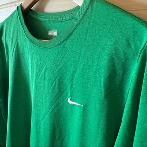 EUC Nike FitDry Green Long Sleeve Top Sz M